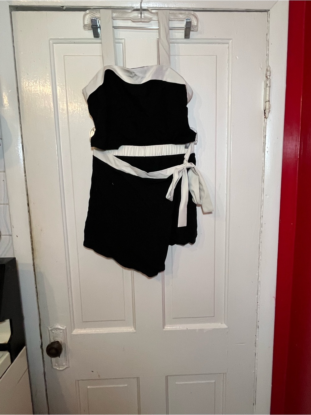 Ladies 2 Piece Outfit black camisole top w white contrast trim & Mini Skort sz S